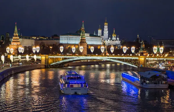 Речная прогулка по Москве-реке с видом на Кремль